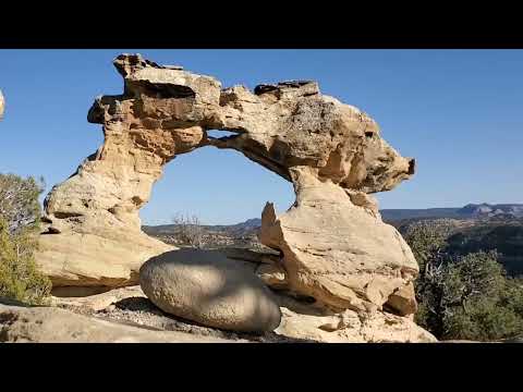 Kissing Dragons / Horizon Arch / Utah