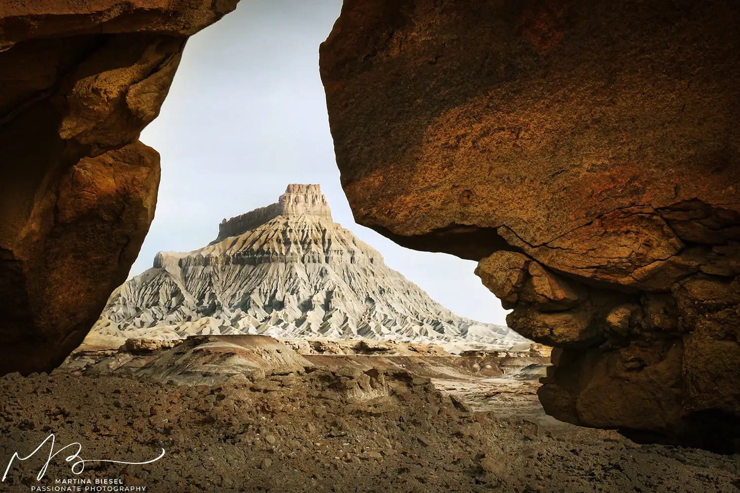 Einzigartiger Blick auf den Factory Butte in Utah, Südwesten USA. Einzigartiger Blick auf den Factory Butte in Utah, Südwesten USA.